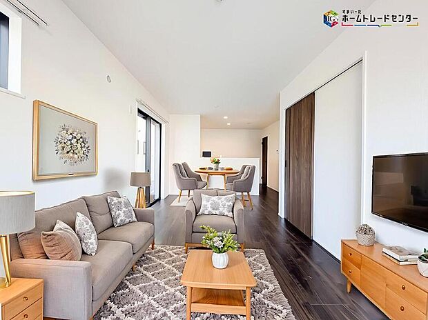 インテリアプランが考えやすいワイドなリビング♪広々としたLDKに、自分好みのインテリアでレイアウト。季節ごとに模様替えなども、楽しみの一つとなりそうです
※こちらの写真は、家具をCGで合成したものです