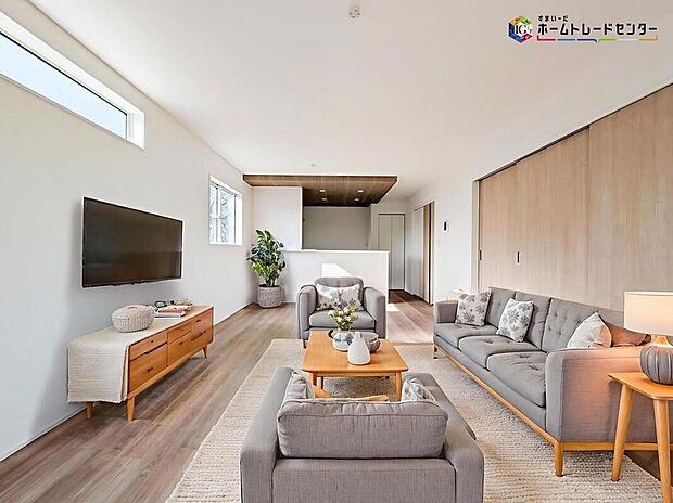 インテリアプランが考えやすいワイドなリビング♪広々としたLDKに、自分好みのインテリアでレイアウト。季節ごとに模様替えなども、楽しみの一つとなりそうです
※こちらの写真は、家具をCGで合成したものです