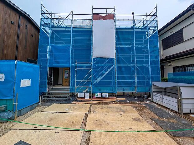 嬉しい仕様がたくさん！全居室南向き、全洋室、浴室乾燥機、水廻り集中設計、ファミリークローク、宅配BOX、インナーバルコニー、南庭、駐車3台可能（車種による）等♪
