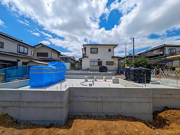 嬉しい仕様がたくさん！
南向き、食洗機、浴室乾燥機、全洋室、リビングイン階段、パントリー、リビング収納、吊下げ物干し、インナーバルコニー、駐車2台可能（車種による）等♪