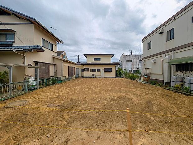 嬉しい仕様がたくさん！
浴室乾燥機、全洋室、ファミリークローク、SIC、階段下収納、インナーバルコニー、宅配BOX、南庭、駐車2台可能等♪