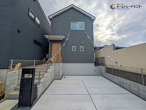 【現地外観写真】「松葉第一小学校」バス停まで徒歩3分、TX「柏の葉キャンパス」駅までバス乗車11分！
安心の住宅性能評価取得物件！地震に強い家！税制優遇の長期優良住宅！
家族を大切にする人達が住まう家。