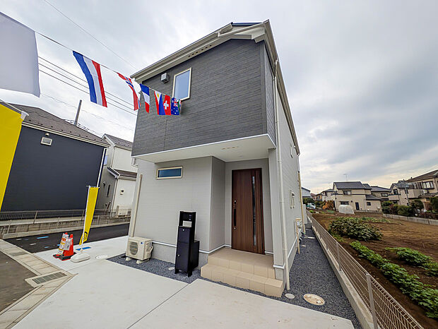 【現地外観写真】家族の人生を守る家、安心の長期優良住宅！国が定めた7つの技術基準をクリアした認定住宅です。