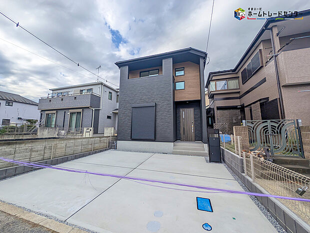 【現地外観写真】嬉しい仕様がたくさん!
浴室乾燥機、全洋室、WIC×2、パントリー、ランドリースペース、2階洗面台、LDK可動棚、駐車2台可能等♪