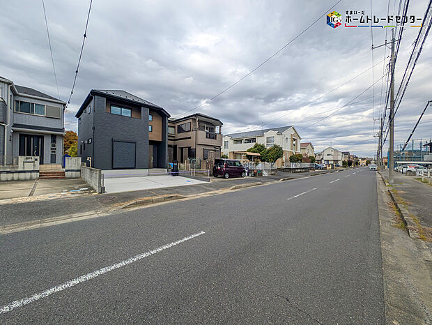 【 前面道路含む現地写真】2025年11月完成!
平日・お仕事帰りなど、いつでもご案内致します!
お気軽にお問い合わせ下さい♪