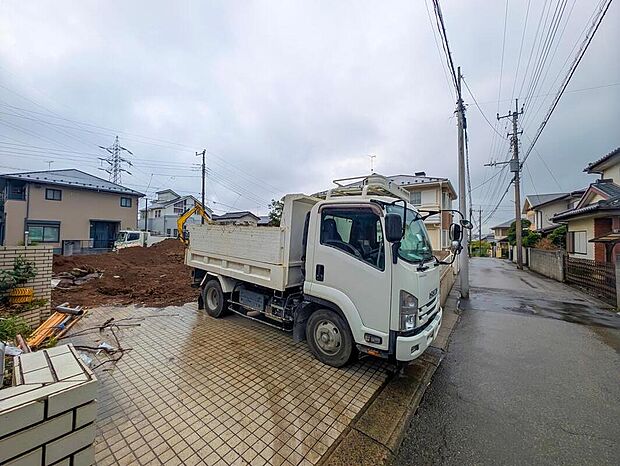 【前面道路含む現地写真】2025年12月完成予定!
平日・お仕事帰りなど、いつでもご案内致します!
お気軽にお問い合わせ下さい。
