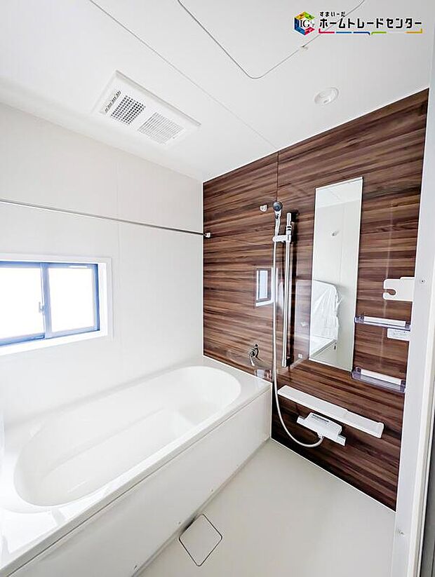 【浴室】ゆったり寛げる1坪タイプのシステムバス。
お子様と一緒に入ってもゆとりがあります♪
毎日のバスタイムが楽しみになりますね!