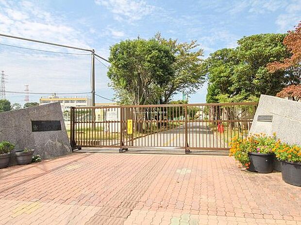 柏市立富勢中学校（約2,500m）