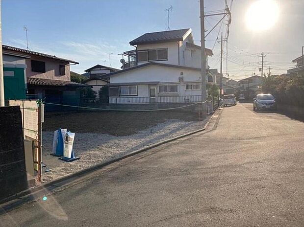 【前面道路含む現地写真】2026年4月完成予定！
平日・お仕事帰りなど、いつでもご案内致します！
お気軽にお問い合わせ下さい♪