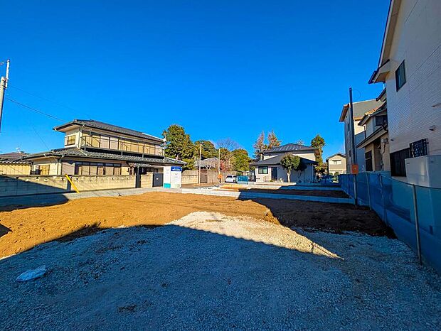 【現地外観写真】嬉しい仕様・設備がたくさん！
浴室乾燥機、和洋室、WIC、SC、リネン庫、リビング収納、玄関ホール物入、南庭、ワイドバルコニー、駐車2台可能等！