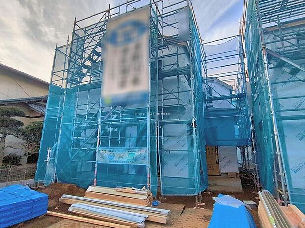 【現地外観写真】嬉しい仕様設備♪
角地、水廻り集中設計、全洋室、WIC、ホール物入、ワイドバルコニー、駐車2台可能等！