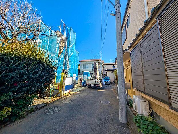 【前面道路含む現地写真】2026年3月完成予定！
平日・お仕事帰りなど、いつでもご案内致します！
お気軽にお問い合わせ下さい♪