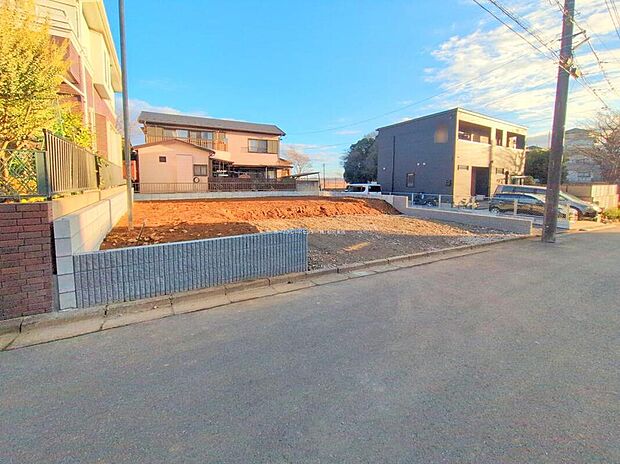 【前面道路含む現地写真】2026年3月完成予定！
平日・お仕事帰りなど、いつでもご案内致します！
お気軽にお問い合わせ下さい。