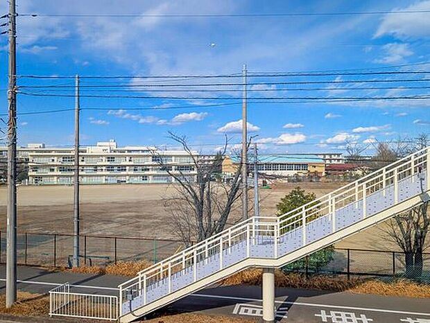 取手市立戸頭中学校（約1,100m）