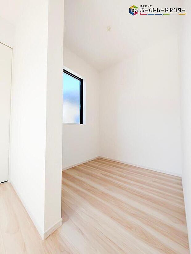 【収納】たくさんのお洋服の収納や、大型荷物の収納に便利なクローゼット♪お子様の成長と共に増えていく荷物も楽々しまえる収納力！