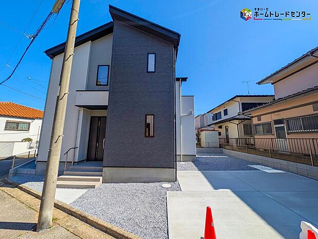 【現地外観写真】ワンランク上の分譲住宅 LIGARE-リガーレ-
ラテン語で「結ぶ」という意味をもつ、LIGARE。”人をつなぎ、家族を結ぶ”空間づくりをデザイナーが形にしました。シックで重厚感のあるデザイン住宅です