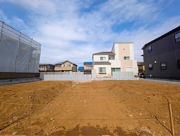 【現地写真】南向き、浴室乾燥機、WIC、パントリー、インナーバルコニー、防犯カメラ、駐車2台可能等！

