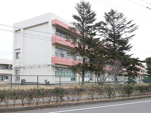 白井市立南山中学校（約1,300m）