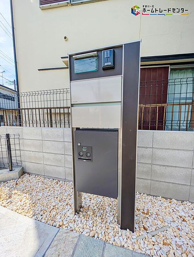 【宅配ボックス】不在時の受け取りも可能な宅配BOX付き。非対面での受け取りができるのも嬉しいポイントです。