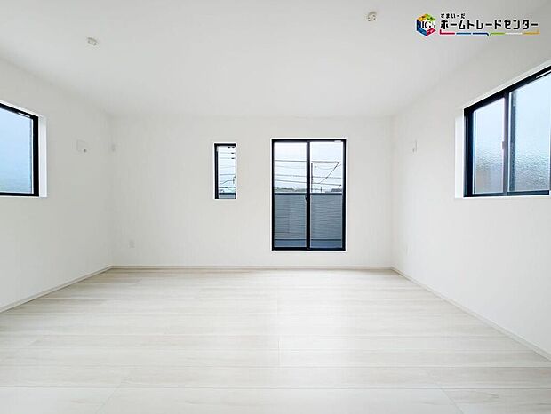 【リビング以外の居室】全居室に収納を完備しておりますので、いつでもお部屋をすっきりとお使い頂けそうです。自分好みのインテリアやレイアウトを考えるのも楽しみですね。
