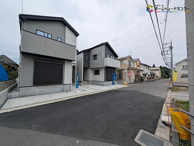 【前面道路含む現地写真】建物完成済みにつきご見学可能です。前面道路が広く開放感のある街並みが魅力。柏の葉キャンパス駅徒歩14分、スーパーや小学校も身近に揃う便利な住環境です♪