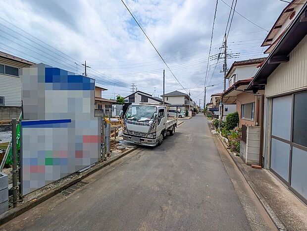 【前面道路含む現地写真】嬉しい仕様・設備がたくさん!浴室乾燥機、水廻り集中設計、和洋室、WIC、パントリー、床下収納、庭、駐車2台可能等!