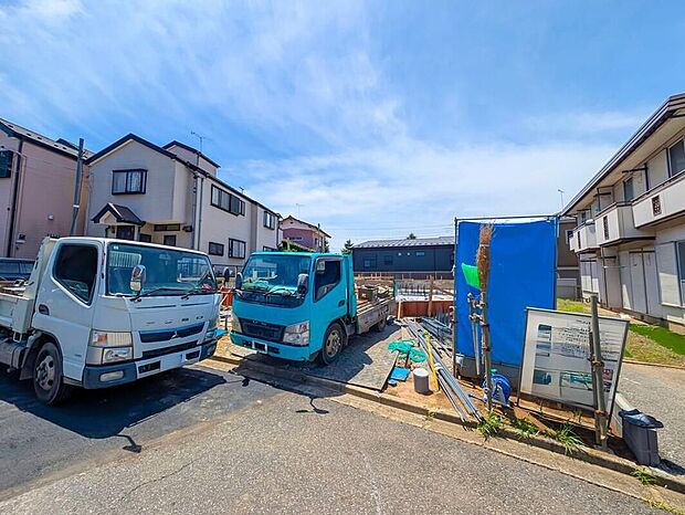 【現地外観写真】嬉しい仕様設備♪浴室乾燥機、水廻り集中設計、全洋室、ファミリークローク、WIC、フリーコーナー、LDKワークスペース、ワイドバルコニー、駐車2台可能等！