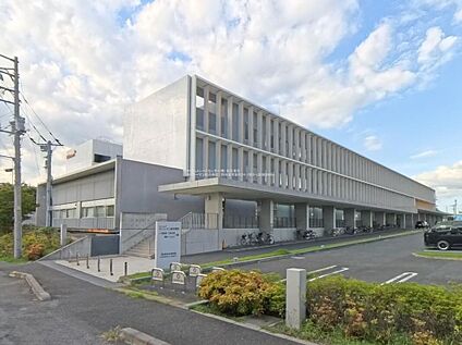 キッコーマン総合病院 1300ｍ(徒歩17分、車で約7分)