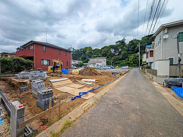 【前面道路含む現地写真】2026年11月完成予定！平日・お仕事帰りなど、いつでもご案内致します！お気軽にお問い合わせ下さい♪