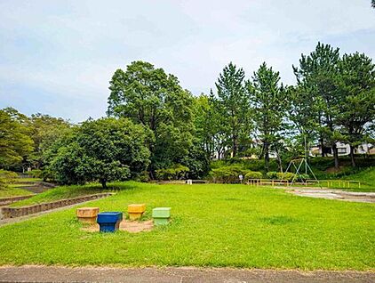 湖北台中央公園 1100ｍ(徒歩14分)