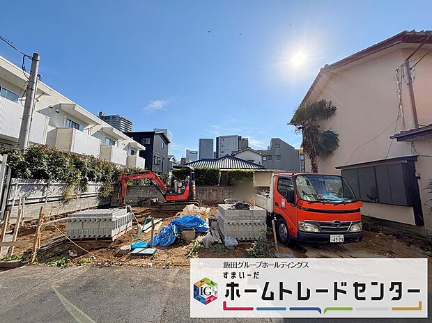 閑静な住宅地☆カースペースはビルトインガレージをご用意。空いたスペースは駐輪場としてもお使いいただけます◎