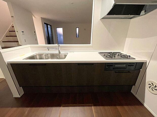 ◆人気の対面式キッチン。お食事の準備をしながらでもご家族とのコミュニケーションを楽しめます♪ぜひご見学の際にはキッチンに立ち、生活をイメージしてください。