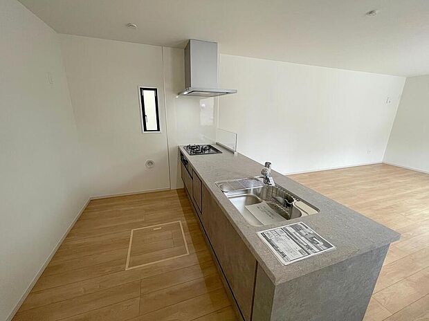 ◆人気の対面式キッチン。お食事の準備をしながらでもご家族とのコミュニケーションを楽しめます♪ぜひご見学の際にはキッチンに立ち、生活をイメージしてください。