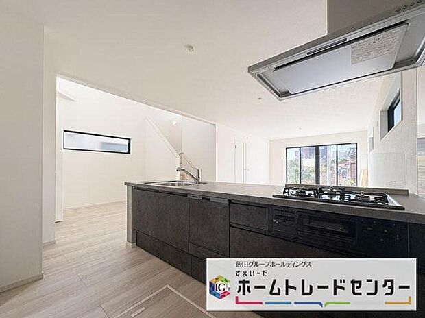 ◆人気の対面式キッチン。お食事の準備をしながらでもご家族とのコミュニケーションを楽しめます♪ぜひご見学の際にはキッチンに立ち、生活をイメージしてください。