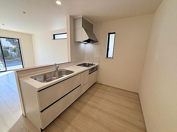 ◆人気の対面式キッチン。お食事の準備をしながらでもご家族とのコミュニケーションを楽しめます♪ぜひご見学の際にはキッチンに立ち、生活をイメージしてください。