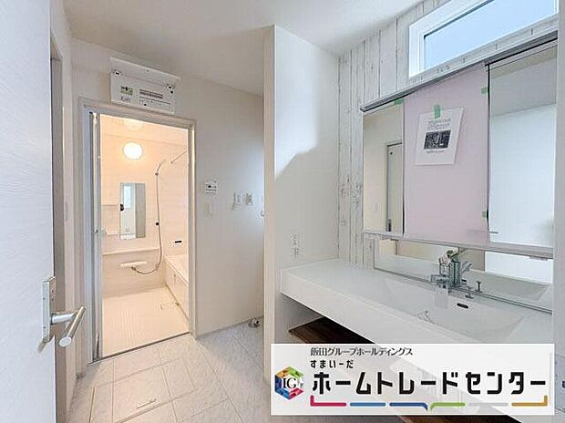 ◆洗面スペースはお掃除やメンテナンスが楽にできる様に設計されております。ドラム式の洗濯機を配置しても十分なスペースを確保した設計となっております。