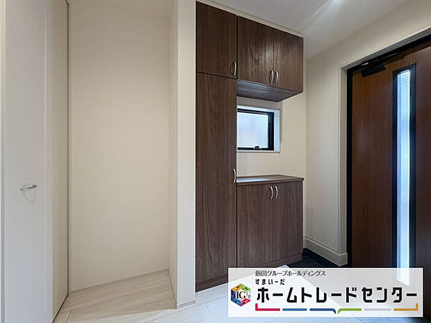 ◆お家で出会う人々を迎える玄関だからこそ、広々清潔感あふれる空間にしたいものです。採光・通風にも配慮された設計で毎日明るい空間をキープします♪