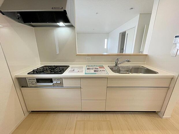 ◆人気の対面式キッチン。お食事の準備をしながらでもご家族とのコミュニケーションを楽しめます♪ぜひご見学の際にはキッチンに立ち、生活をイメージしてください。