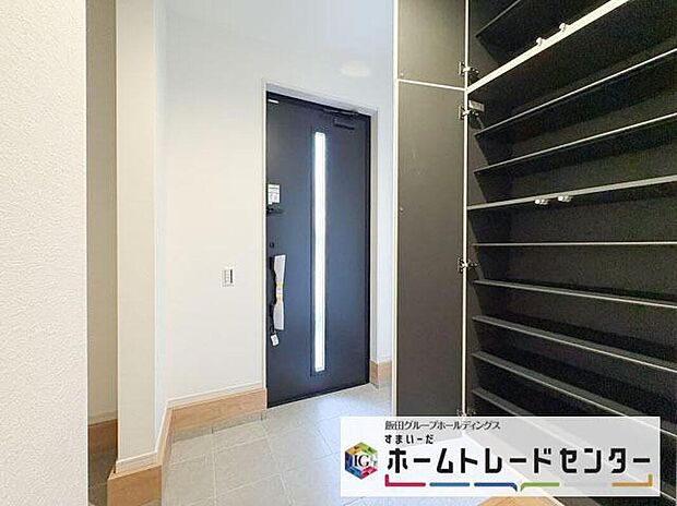 ◆お家で出会う人々を迎える玄関だからこそ、広々清潔感あふれる空間にしたいものです。採光・通風にも配慮された設計で毎日明るい空間をキープします♪