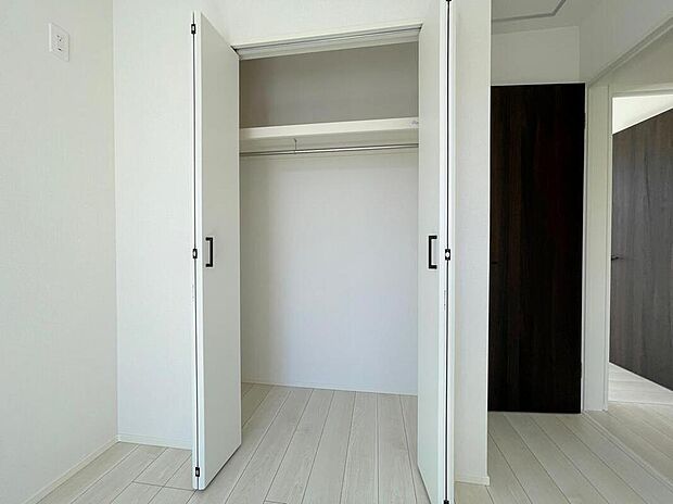 ◆2階の各居室にはそれぞれ収納を完備！しっかりとした容量のスペースを確保しているので、お部屋は美しい空間を保てますね♪