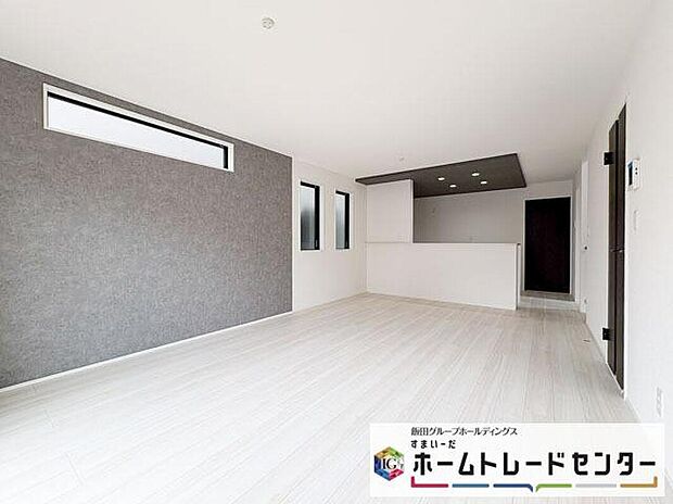 ◆リビングを温かく居心地の良い空間にしてくれる木目調の柔らかな風合い。休日はご家族みんなの癒しや憩いの場となってくれます♪