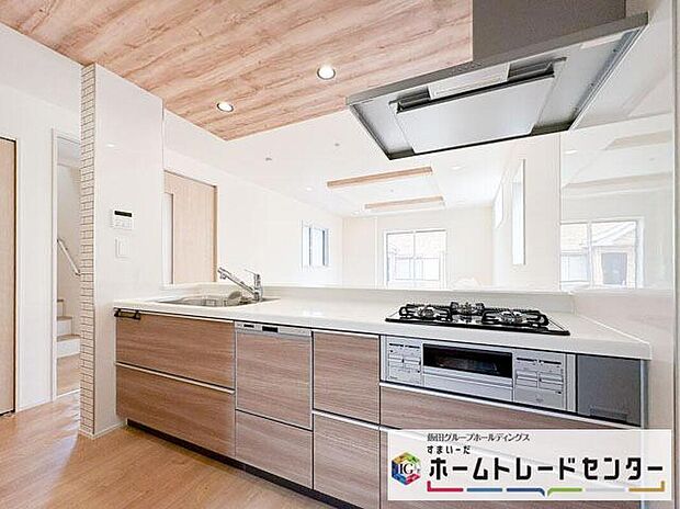◆人気の対面式キッチン。お食事の準備をしながらでもご家族とのコミュニケーションを楽しめます♪ぜひご見学の際にはキッチンに立ち、生活をイメージしてください。