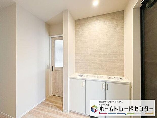 ◆お家で出会う人々を迎える玄関だからこそ、広々清潔感あふれる空間にしたいものです。採光・通風にも配慮された設計で毎日明るい空間をキープします♪