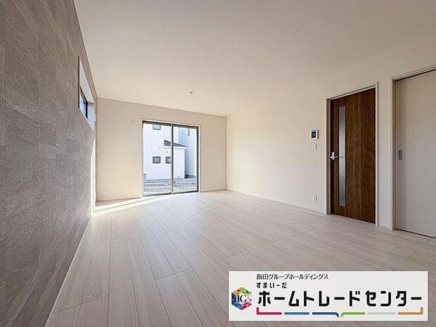 ◆大きな窓は遮音性に優れたペアガラスの窓となっています。リビングでたくさんはしゃいで遊んでも、お子様の声を気にしなくて大丈夫です♪