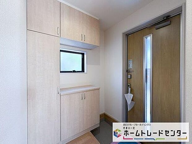 ◆お家で出会う人々を迎える玄関だからこそ、広々清潔感あふれる空間にしたいものです。採光・通風にも配慮された設計で毎日明るい空間をキープします♪
