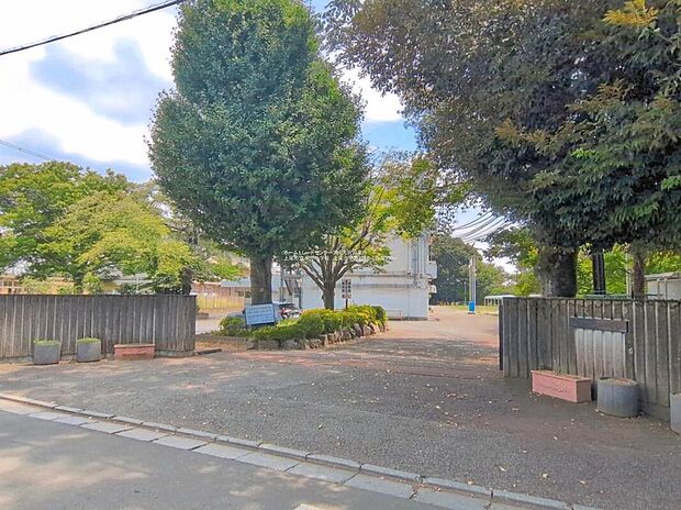 上尾市立平方小学校まで230m 徒歩3分
