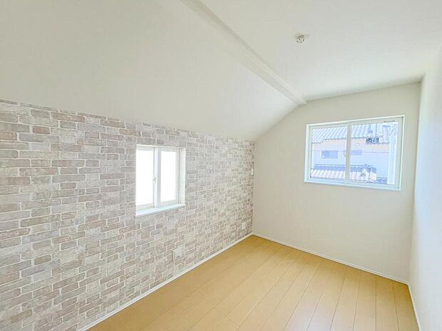 【リビング以外の居室】◆居室のサッシにはペアガラスを採用、高い断熱性による省エネと結露対策に有効です。室内を快適な空間に代えてくれます。現地の通風や採光も実際にご確認下さいませ。