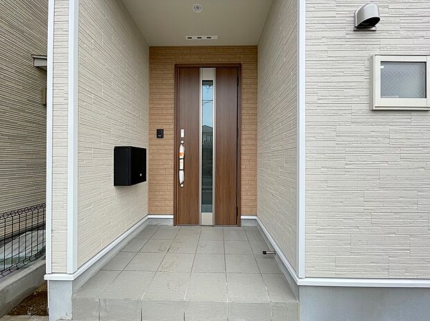 【現地外観写真】◆平日・お仕事帰りなど、いつでもご案内させていただきます!デザイン・目に見える設備面も大切ですが、耐震構造で地震に強い家の為、次代へ繋ぐ強固な住宅です。