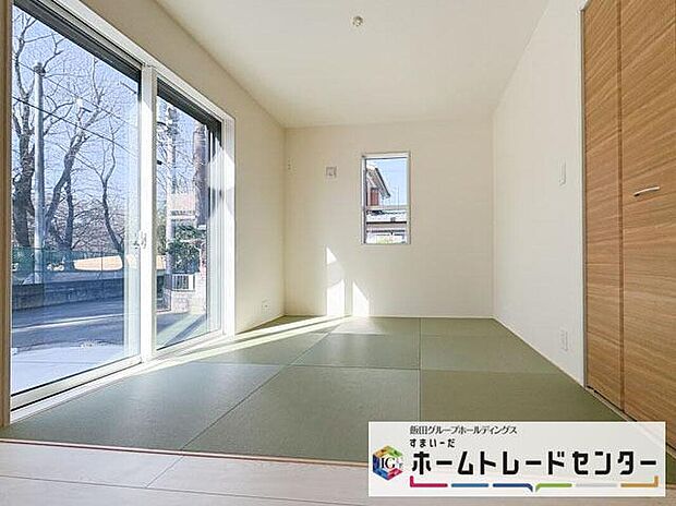 【リビング以外の居室】◆リビングと隣接したお部屋では、ゴロゴロする、お子様を寝かせる、客間として利用するなど、ライフスタイルに合わせて変化をもたらすことができます。