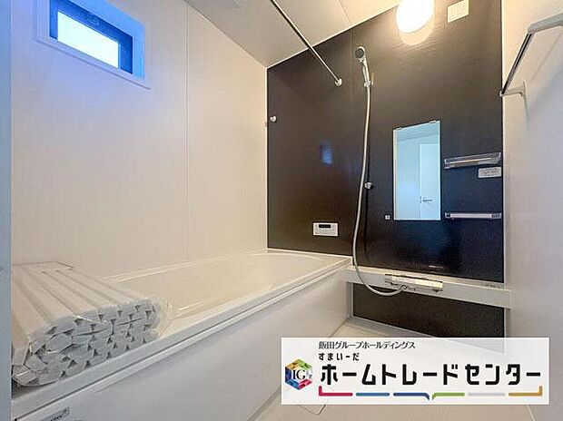 【浴室】◆毎日の疲れをいやす浴室は1坪タイプです。足を伸ばしてゆっくりとくつろげます。浴室暖房乾燥機も標準装備です♪